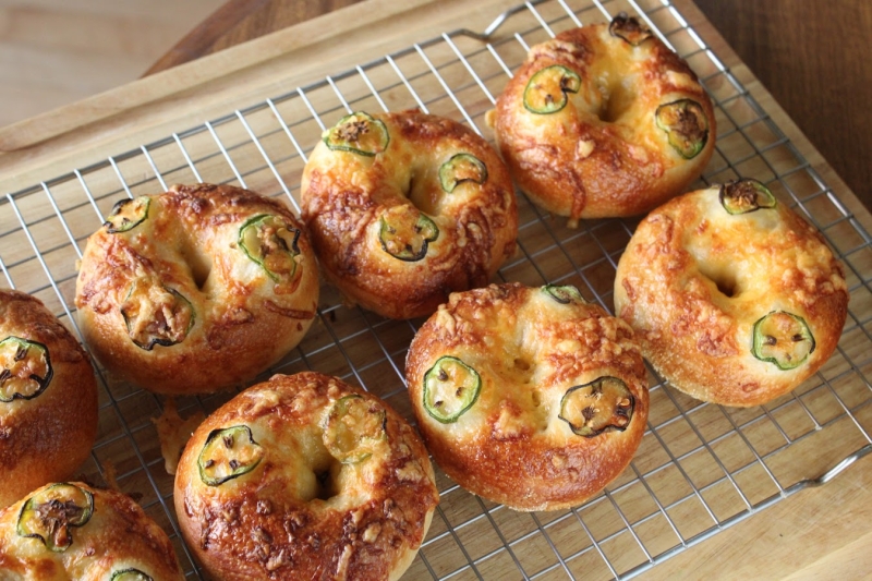 Cheddar and jalapeno sandwich bagels